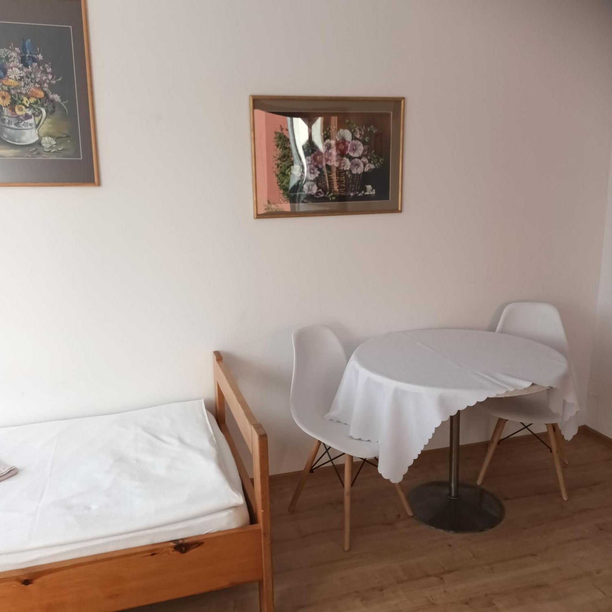 Uslugi Hotelarskie 2*